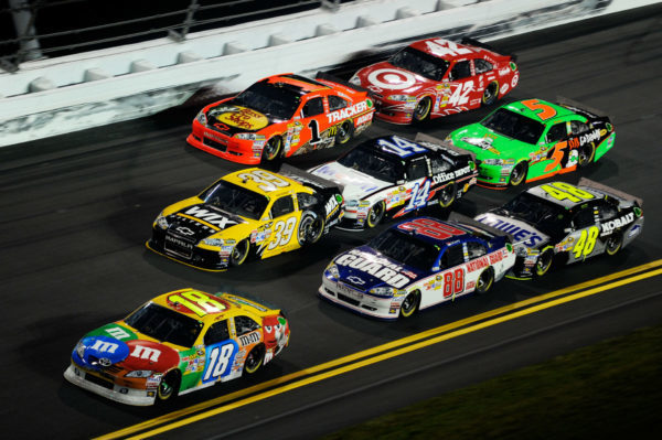 La NASCAR divide le gare in tre tappe