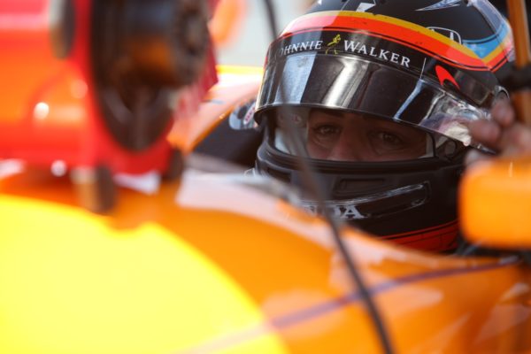 Alonso nel cockpit della Indycar