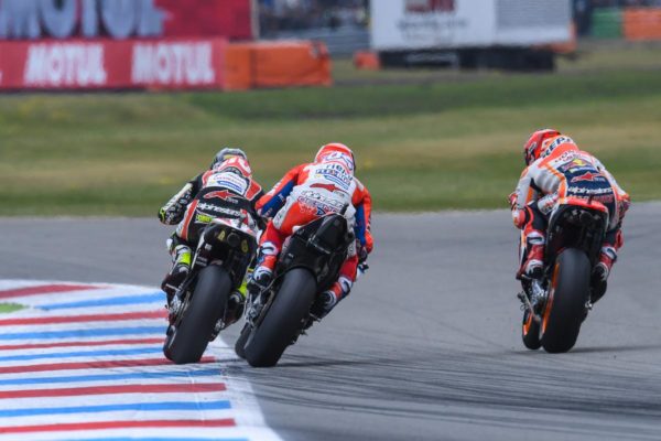 04-andrea-dovizioso-ita-35-cal-crutchlow-eng-93-marc-marquez-espdsc_5179-gallery_full_top_lg