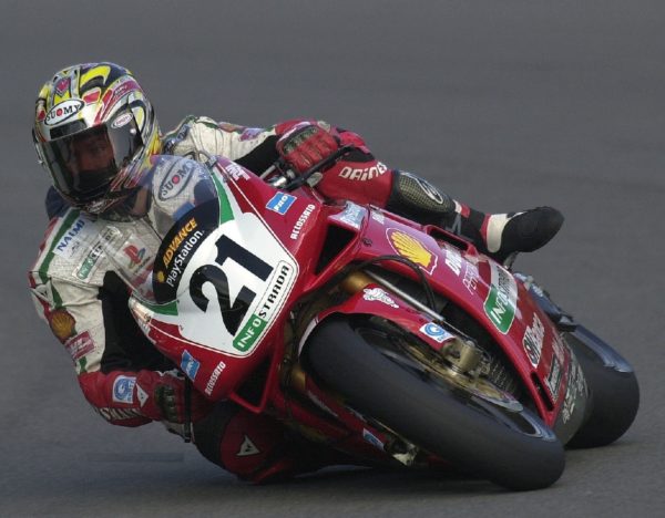 Troy Bayliss nel World Superbike con la Ducati 996 SPS, 2000.