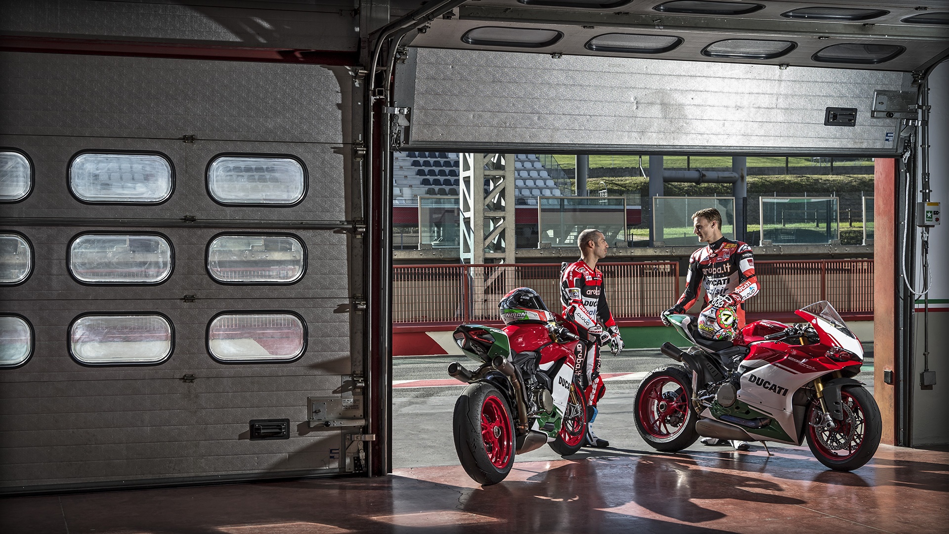 panigale_final-edition_2018_ambience_fe_03_gallery_1920x1080-mediagallery_output_image_1920x1080