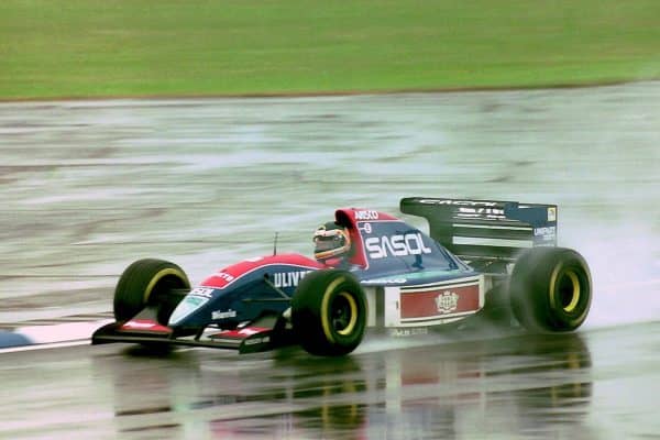1200px-thierry_boutsen_-_jordan_193_during_practice_for_the_1993_british_grand_prix_32843912224