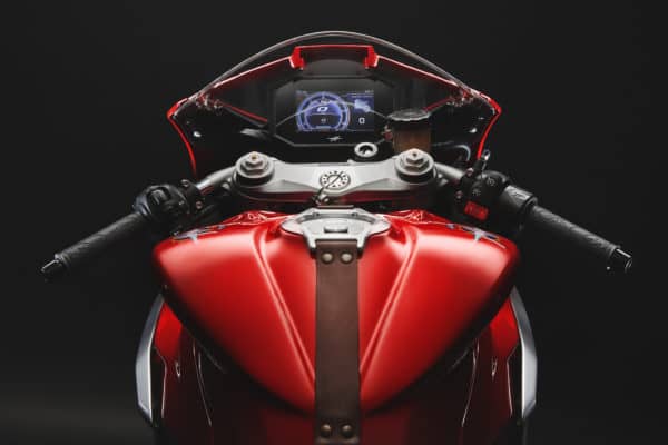 superveloce-800-red-grey-detail-3