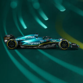 Aston Martin presenta la nuova AMR23 di Alonso e Stroll